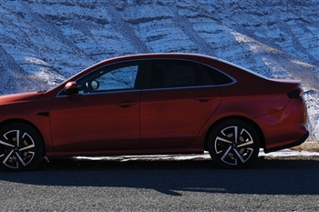 تصویر نمای جانبی خودرو سدان ریسپکت 2